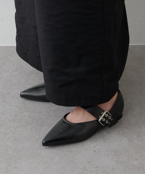 Lui's(ルイス)の「ベルトフラットパンプス(パンプス・レディース・シルバー/ブラック・23.5/24.5)」の13枚目の写真