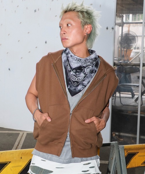 SHORT ROUND（ショートラウンド）の「SHORT ROUND/ショートノースリーブZIPパーカー（パーカー・メンズ・ブラウン/スミクロ・LARGE/MEDIUM）」の14枚目の写真