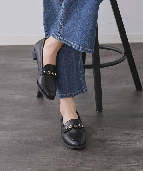 OPAQUE.CLIP（オペークドットクリップ）の「【抗菌防臭加工/通勤対応】チェーンデザインローファー（パンプス・レディース・ブラウン系その他/ブラック・01/02/03）」の2枚目の写真