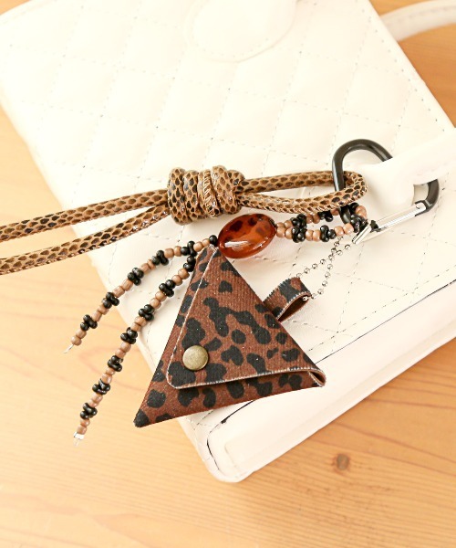 crossi(クロッシー)の「ヒョウ柄ビーズマルチチャーム(チャーム・レディース・ベージュ/ブラウン・FREE)」の7枚目の写真