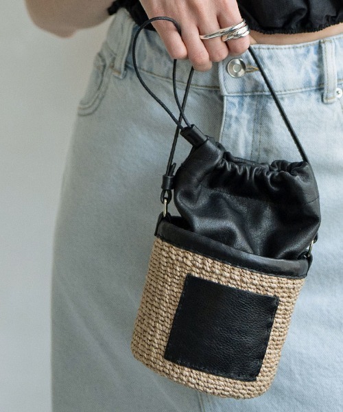 HAYNI(ヘイニ)の「POMTATA ポンタタ ポケット付きかごバッグ(かごバッグ・レディース・キャメル/ブラック系1/ブラック×ブラック・FREE)」の4枚目の写真