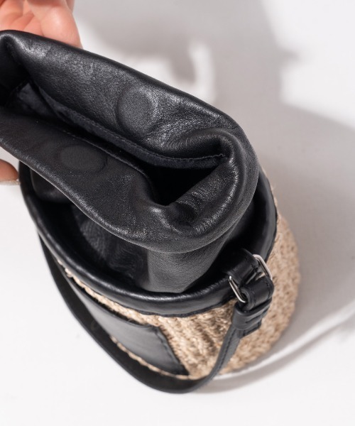 HAYNI(ヘイニ)の「POMTATA ポンタタ ポケット付きかごバッグ(かごバッグ・レディース・キャメル/ブラック系1/ブラック×ブラック・FREE)」の15枚目の写真