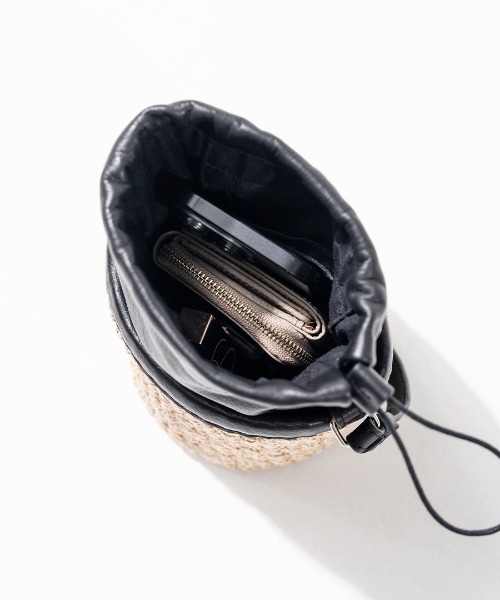 HAYNI(ヘイニ)の「POMTATA ポンタタ ポケット付きかごバッグ(かごバッグ・レディース・キャメル/ブラック系1/ブラック×ブラック・FREE)」の18枚目の写真