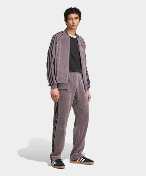 adidas（アディダス）の「SST アディカラー ベロア パンツ