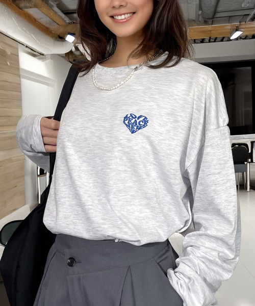 Candlestick(キャンドルスティック)の「ゆったり 着やすい ハート レターロゴ ベアー 刺繍(Tシャツ/カットソー・レディース・ホワイト系/ホワイト系1/ホワイト系2/ブラック系/ブラック系1/ブラック系2/ブラック系3/ブラック系4/グレー系/ダークグリーン系/ピンク系/バーガンディー/ホワイト系3/ホワイト系4/ホワイト系5/ブラック系5/ブラック系6/ブラック系7/ブラック系8/グレー系1/グリーン系2/ブルー系/ピンク系1/ワイン系/ブラック系その他3/ブラック系その他2/ブラック系その他/ブラック系その他4/その他1/その他2/その他3/その他4/その他5/その他6/その他7/その他8/その他9/その他10/その他11/その他12/ブラック系その他5/ブラック系その他6/ブラック系その他7/ホワイト系6/ホワイト系7/ブラック/スミクロ・M/L/LL)」の3枚目の写真