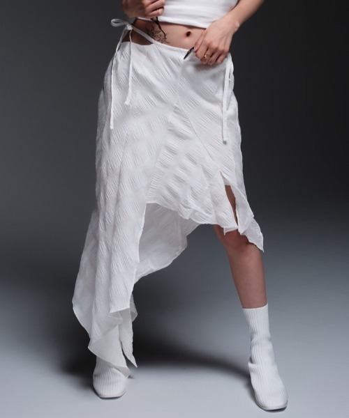 ROYAL FLASH（ロイヤルフラッシュ）の「MITSUKI/ミツキ/CHECK ASYMME SKIRT（スカート・レディース・ブラック/ホワイト/タン・F）」の2枚目の写真