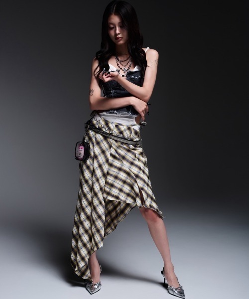 ROYAL FLASH（ロイヤルフラッシュ）の「MITSUKI/ミツキ/CHECK ASYMME SKIRT（スカート・レディース・ブラック/ホワイト/タン・F）」の7枚目の写真