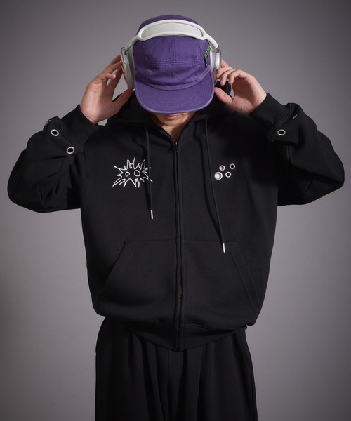Perushu(ペルーシュ)の「ハトメデザイン裏毛ジップパーカー(パーカー・メンズ・ブラック/ブルー/杢グレー・MEDIUM/LARGE)」の7枚目の写真