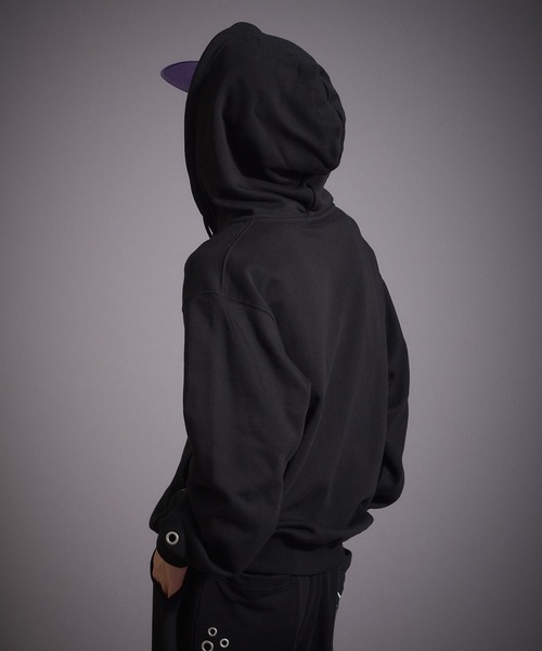 Perushu(ペルーシュ)の「ハトメデザイン裏毛ジップパーカー(パーカー・メンズ・ブラック/ブルー/杢グレー・MEDIUM/LARGE)」の10枚目の写真