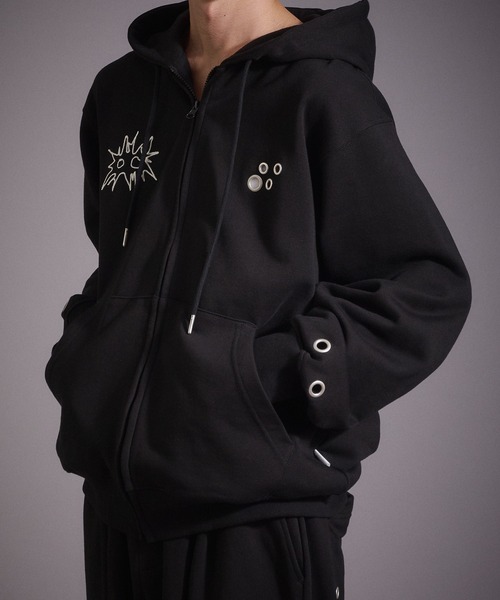 Perushu(ペルーシュ)の「ハトメデザイン裏毛ジップパーカー(パーカー・メンズ・ブラック/ブルー/杢グレー・MEDIUM/LARGE)」の4枚目の写真