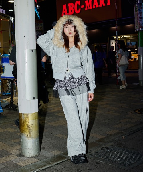 sedacle girl（セダクルガール）の「グリッターフェイクファーフードパーカー【SETUP着用可能】（パーカー・レディース・ブラック/グレー/チャコールグレー/ピンク/レオパード/カモフラージュ/ボルドー・SMALL/MEDIUM）」の9枚目の写真