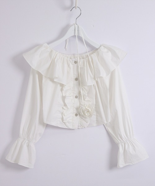 STAY MOTION（ステイモーション）の「【WEB限定】バラモチーフチョーカー付きフリルオフショル長袖ブラウス［韓国ファッション ガーリー］（シャツ/ブラウス・レディース・サックスブルー/オフホワイト・F）」の6枚目の写真