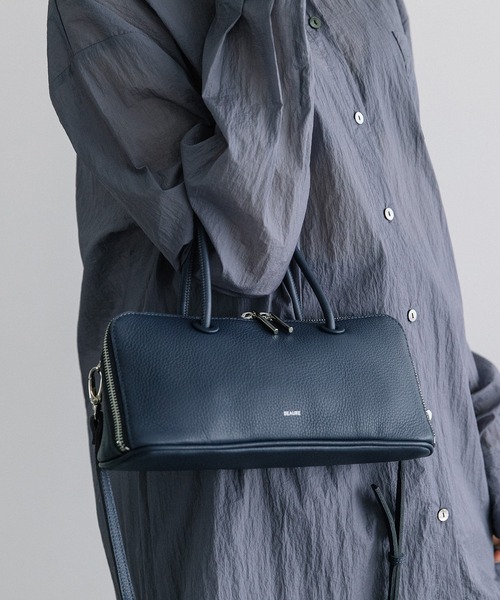 Beau're(ヴュレ)の「BEAURE 横長 ブガッティ型 2Way ショルダー Bag(ショルダーバッグ・レディース・ネイビー/ブラウン/アイボリー/ブラック/シルバー・FREE)」の13枚目の写真