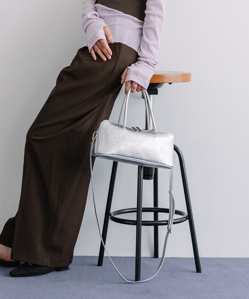 Beau're(ヴュレ)の「BEAURE 横長 ブガッティ型 2Way ショルダー Bag(ショルダーバッグ・レディース・ネイビー/ブラウン/アイボリー/ブラック/シルバー・FREE)」の19枚目の写真