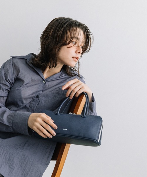 Beau're(ヴュレ)の「BEAURE 横長 ブガッティ型 2Way ショルダー Bag(ショルダーバッグ・レディース・ネイビー/ブラウン/アイボリー/ブラック/シルバー・FREE)」の11枚目の写真