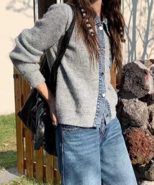 emi+(エミプラス)の「デニムドッキングニットカーディガン(カーディガン/ボレロ・レディース・ネイビー/ベージュ/グレー・FREE)」の8枚目の写真