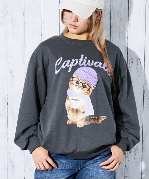 GORGE(ゴージ)の「《ねこニット帽×刺繍ロゴ》レディース 裏毛 スウェット 猫プリント カジュアル 春秋冬(スウェット・レディース・ブラウン/ボルドー/カモフラージュ/オートミール/チャコール・F)」の1枚目の写真