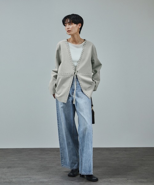 SALON adam et rope'(サロン アダム エ ロペ)の「ウルトラスウェードノーカラータッセルジャケット(ノーカラージャケット・レディース・オフホワイト/ベージュ・FREE)」の4枚目の写真