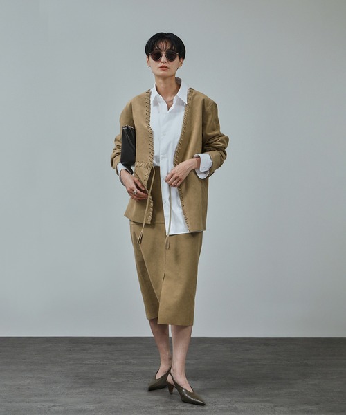 SALON adam et rope'(サロン アダム エ ロペ)の「ウルトラスウェードノーカラータッセルジャケット(ノーカラージャケット・レディース・オフホワイト/ベージュ・FREE)」の5枚目の写真