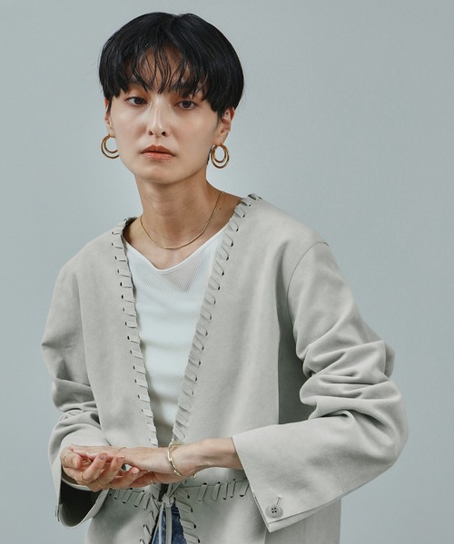 SALON adam et rope'(サロン アダム エ ロペ)の「ウルトラスウェードノーカラータッセルジャケット(ノーカラージャケット・レディース・オフホワイト/ベージュ・FREE)」の9枚目の写真