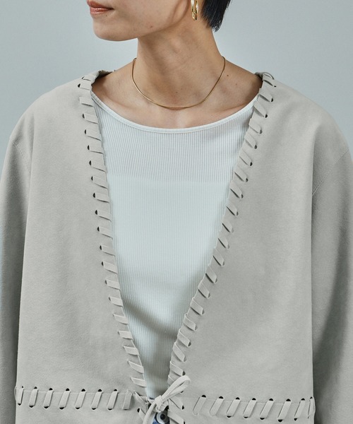 SALON adam et rope'(サロン アダム エ ロペ)の「ウルトラスウェードノーカラータッセルジャケット(ノーカラージャケット・レディース・オフホワイト/ベージュ・FREE)」の14枚目の写真