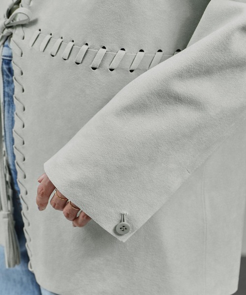 SALON adam et rope'(サロン アダム エ ロペ)の「ウルトラスウェードノーカラータッセルジャケット(ノーカラージャケット・レディース・オフホワイト/ベージュ・FREE)」の17枚目の写真