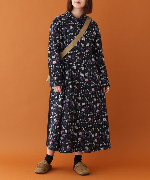 Emago（イマゴ）の「EMAGO 小花刺繍ﾜﾝﾋﾟｰｽ（ワンピース・レディース・ブラック/モカ・FREE）」の2枚目の写真