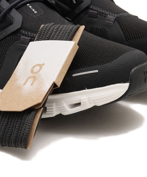 On（オン）の「On Cloud 6 M / オン クラウド 6（スニーカー・メンズ・ブラック・25.5cm/26.0cm/26.5cm/27.0cm/27.5cm/28.0cm/28.5cm/29.0cm/30.0cm）」の4枚目の写真