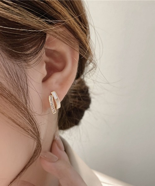 Forcement(フォースメント)の「上品な輝きで洗練されたデザインピアス(ピアス(両耳用)・レディース・ゴールド・FREE)」の2枚目の写真