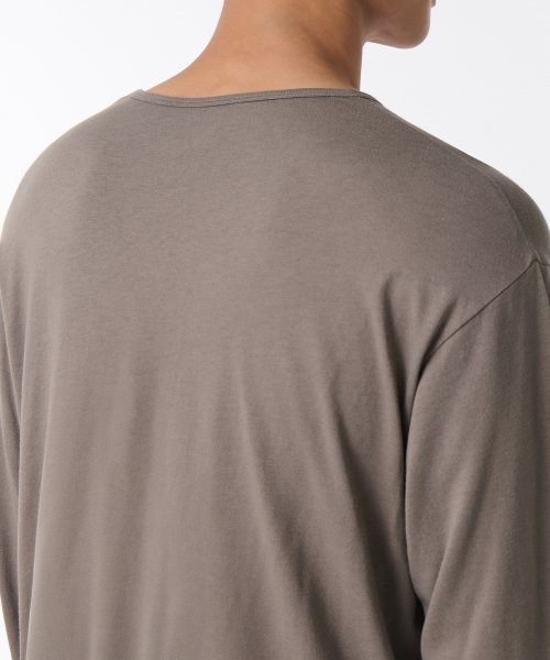 MUSINSA STANDARD（ムシンサスタンダード）の「リラックスドCRスcoopネック長袖Tシャツ[トープ]（Tシャツ/カットソー・メンズ・その他・LARGE/X-LARGE/XX-LARGE/XXX-LARGE）」の4枚目の写真