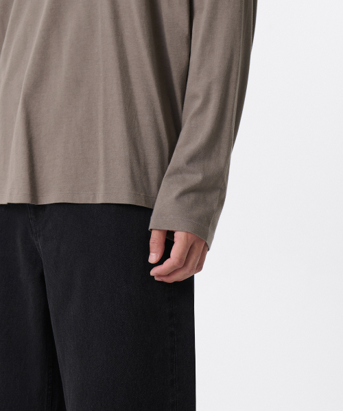 MUSINSA STANDARD（ムシンサスタンダード）の「リラックスドCRスcoopネック長袖Tシャツ[トープ]（Tシャツ/カットソー・メンズ・その他・LARGE/X-LARGE/XX-LARGE/XXX-LARGE）」の5枚目の写真