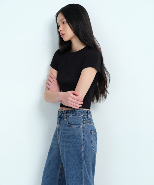 MUSINSA STANDARD WOMAN（ムシンサスタンダードウーマン）の「ウィメンズスリムクロップクルーネックTシャツ[ブラック]（Tシャツ/カットソー・レディース・その他・SMALL/MEDIUM/LARGE/X-LARGE/X-SMALL）」の3枚目の写真
