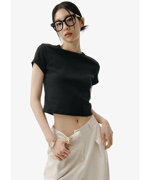 MUSINSA STANDARD WOMAN（ムシンサスタンダードウーマン）の「ウィメンズスリムクロップクルーネックTシャツ[ブラック]（Tシャツ/カットソー・レディース・その他・SMALL/MEDIUM/LARGE/X-LARGE/X-SMALL）」の10枚目の写真