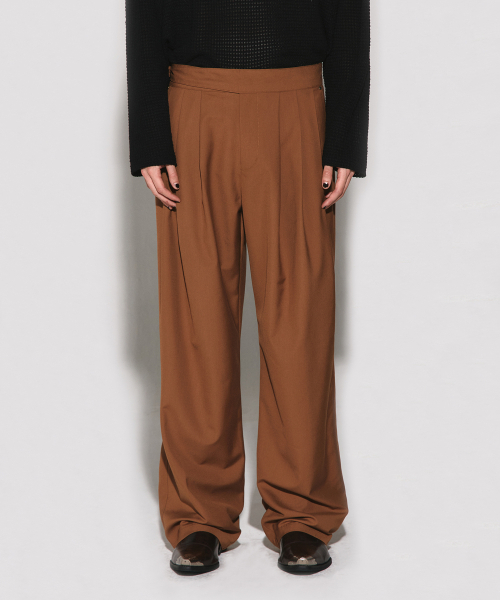 WESLEYHYUSTON(ウェズリーユーストン)の「THREE TUCK GURKHA SLACKS BROWN(スラックス・レディース・その他・SMALL/MEDIUM/LARGE)」の3枚目の写真