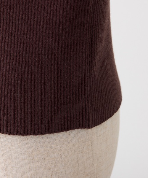 one after another NICE CLAUP（ワンアフターアナザーナイスクラップ）の「袖金ボタンリブニット（ニット/セーター・レディース・ホワイト/ブラウン/ピンク/ブラック・FREE）」の11枚目の写真