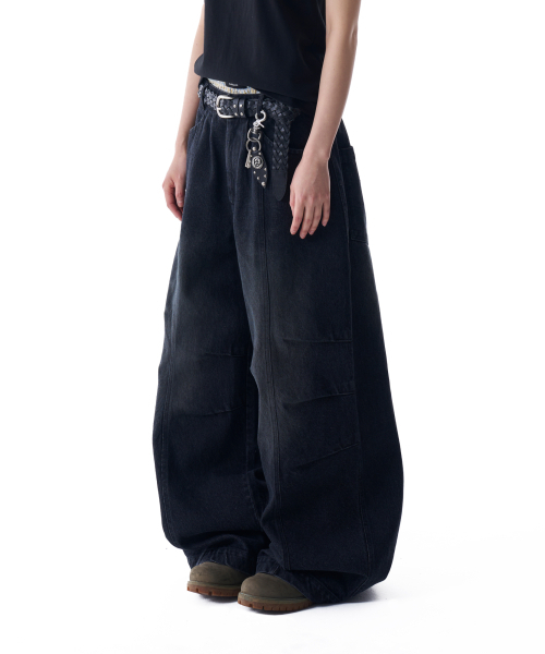 Knee Pin-tuck Washed Denim Pants (Black)（デニムパンツ）｜AAKAM