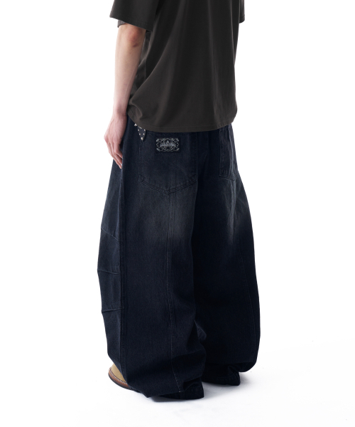 Knee Pin-tuck Washed Denim Pants (Black)（デニムパンツ）｜AAKAM