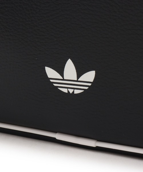 adidas（アディダス）の「adidas ADICOLOR ELONGATED AIRLINER / アディダス アディカラー イーロンゲイティド エアライナー（ハンドバッグ・メンズ・ブラック・ONE SIZE）」の4枚目の写真