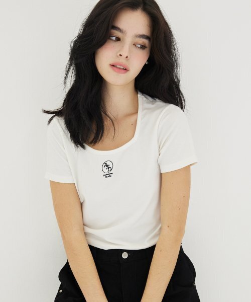 AWESOME STUDIO（オーサムスタジオ）の「スクエアネッククロップTシャツアイボリー（Tシャツ/カットソー・レディース・その他・FREE）」の2枚目の写真
