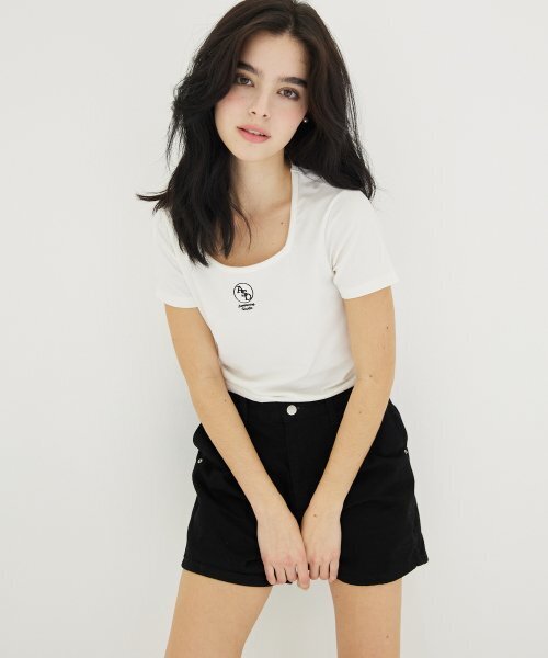 AWESOME STUDIO（オーサムスタジオ）の「スクエアネッククロップTシャツアイボリー（Tシャツ/カットソー・レディース・その他・FREE）」の5枚目の写真