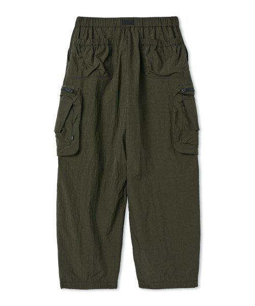 WMC(ダブリューエムシー)の「マルチポケットアクティブパンツ_カーキ(スウェットパンツ・メンズ・カーキ・32(L)/30(M))」の3枚目の写真