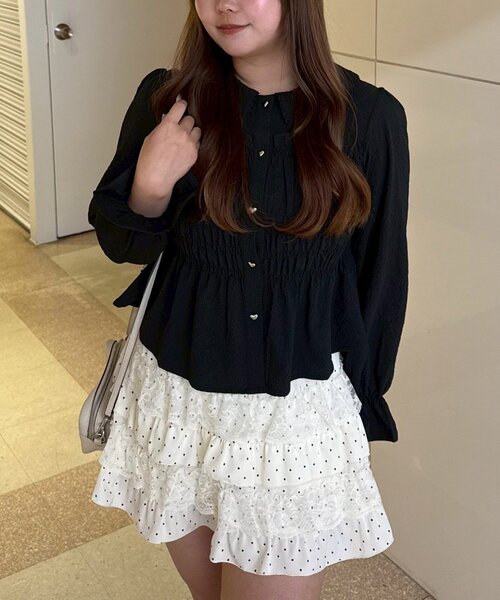 continuer de NICE CLAUP（コンティニューデナイスクラップ）の「シャーリングペプラムブラウス（シャツ/ブラウス・レディース・ブラック/アイボリー/ネイビー/その他3/その他2/その他1/その他4・FREE）」の2枚目の写真