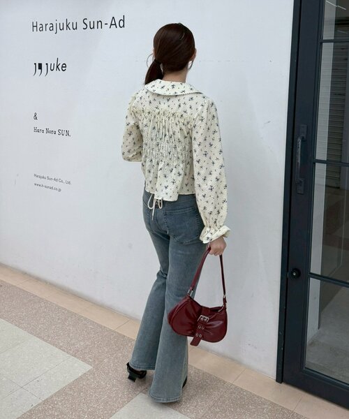 continuer de NICE CLAUP（コンティニューデナイスクラップ）の「シャーリングペプラムブラウス（シャツ/ブラウス・レディース・ブラック/アイボリー/ネイビー/その他3/その他2/その他1/その他4・FREE）」の12枚目の写真