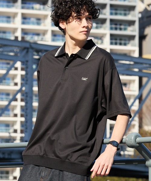 CONVERSE(コンバース)の「CONVERSE JACK PURCELL/コンバース ジャックパーセル バックメッシュ ロゴプリント ラインデザイン ポロシャツ(ポロシャツ・メンズ・ネイビー/チャコール/オフホワイト・L/M)」の3枚目の写真