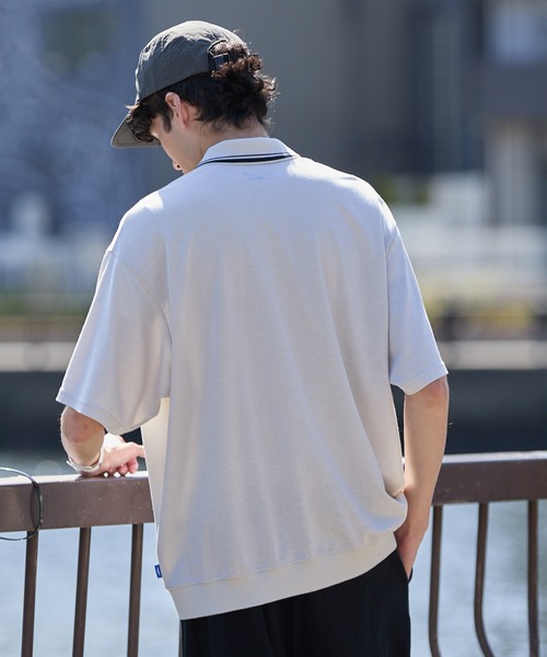 CONVERSE(コンバース)の「CONVERSE JACK PURCELL/コンバース ジャックパーセル バックメッシュ ロゴプリント ラインデザイン ポロシャツ(ポロシャツ・メンズ・ネイビー/チャコール/オフホワイト・L/M)」の7枚目の写真