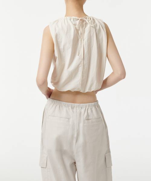 MUSINSA STANDARD WOMAN（ムシンサスタンダードウーマン）の「ウィメンズ ナイロンボリュームスリーブレストップ [クリーム]（Tシャツ/カットソー・レディース・その他・S/M/L）」の7枚目の写真