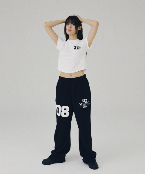 ITZAVIBE（イッザバイブ）の「ITZ MINI LOGO CROP T SHIRT - WHITE（Tシャツ/カットソー・レディース・その他・ONE SIZE）」の4枚目の写真