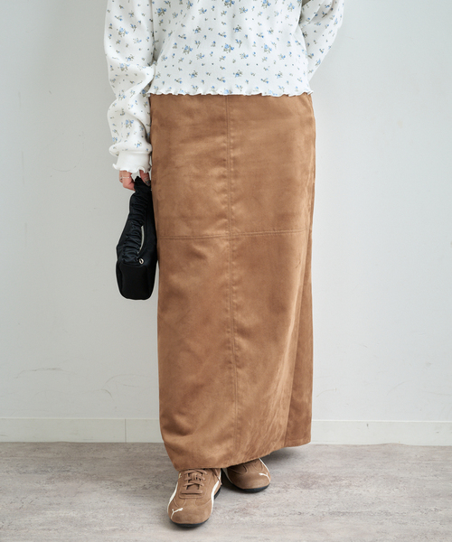 U by SPICK&SPAN（ユーバイスピックアンドスパン）の「フェイクスエードバックスリットスカート（スカート・レディース・ブラウン・36/38）」の2枚目の写真