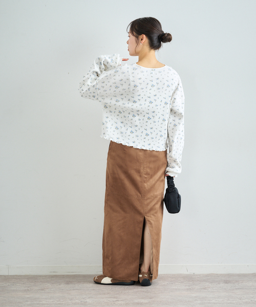 U by SPICK&SPAN（ユーバイスピックアンドスパン）の「フェイクスエードバックスリットスカート（スカート・レディース・ブラウン・36/38）」の6枚目の写真