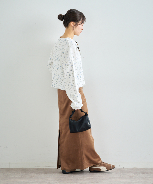 U by SPICK&SPAN（ユーバイスピックアンドスパン）の「フェイクスエードバックスリットスカート（スカート・レディース・ブラウン・36/38）」の7枚目の写真